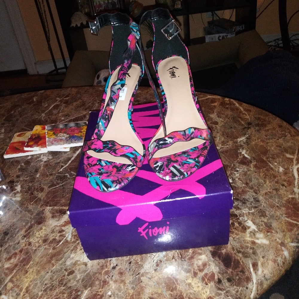 Women's heels level one